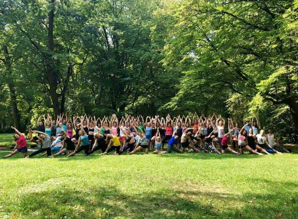  Joga w Łazienkach Królewskich 2022 // YOGA IN ROYAL ŁAZIENKI PARK 2022