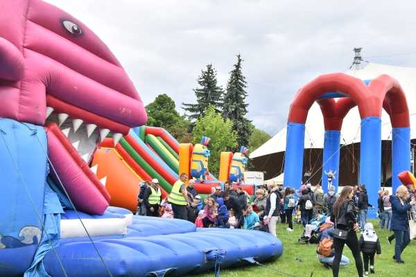  Dziki na pikniku rodzinnym w Parku Sowińskiego